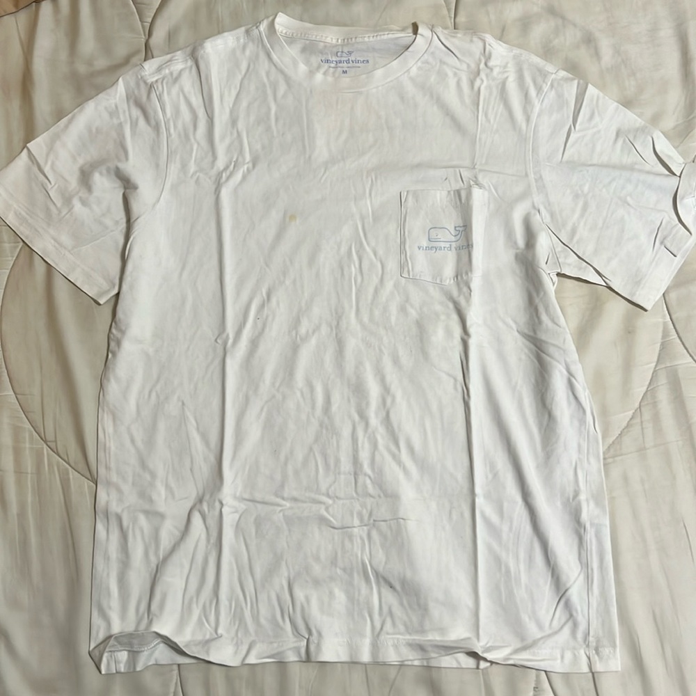 Vineyard vines tee